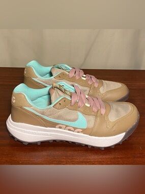 Nike ACG Locate Limestone - Green Glow Dk Driftwood Athletic Trail shoes Men 7.5